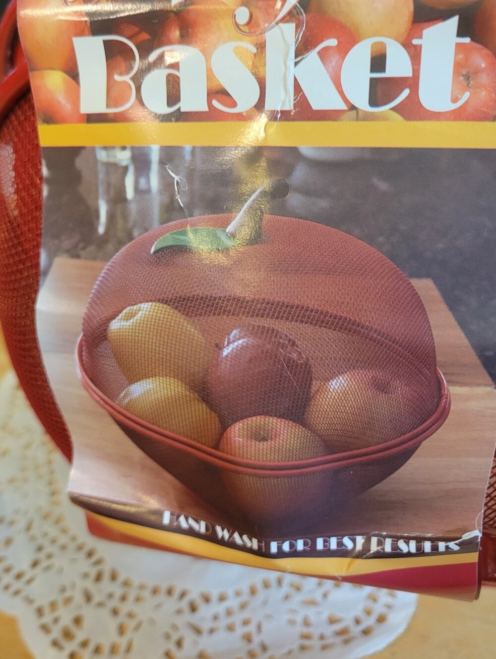 Apple-Shaped Plastic Mesh Fruit Basket w/ Lid, Free Standing, Large 9in Red. NEW